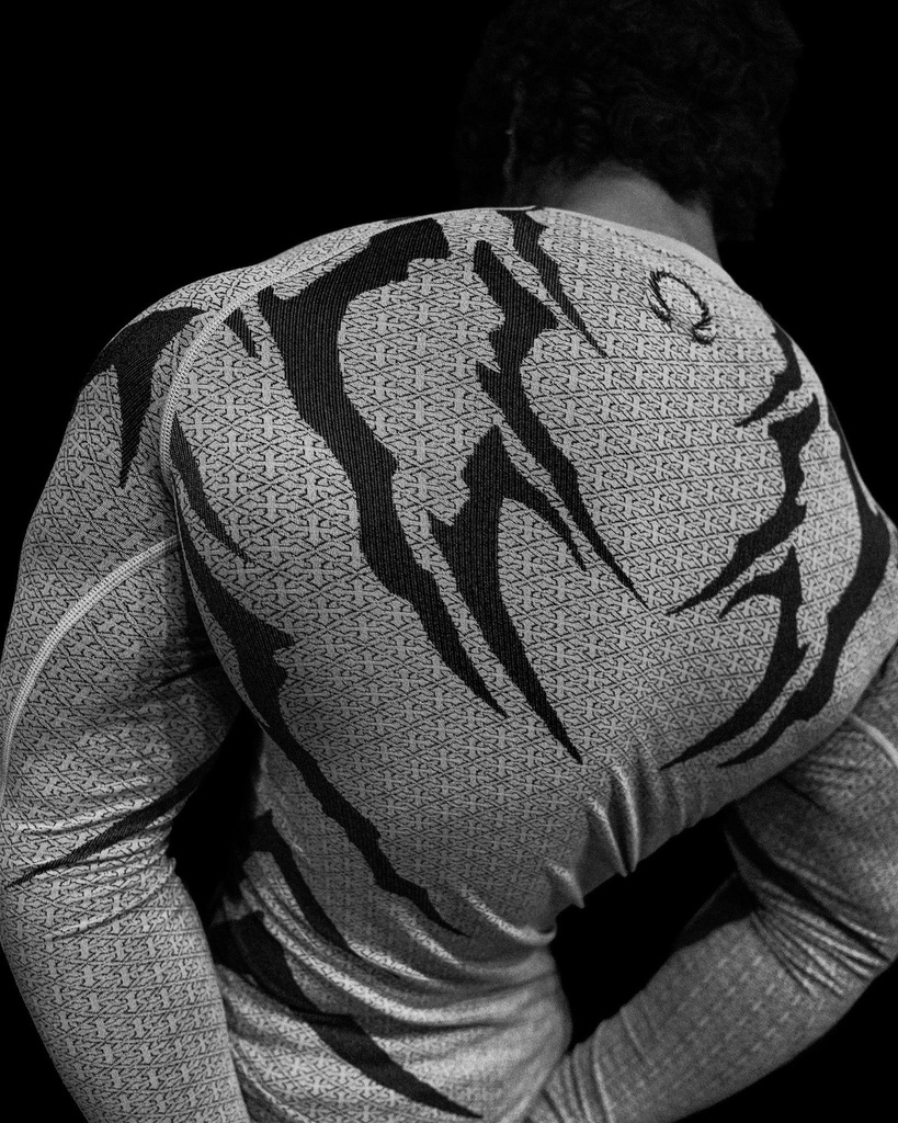 DOOM TECH™ ARMORED LONGSLEEVE COMPRESSIO (2)
